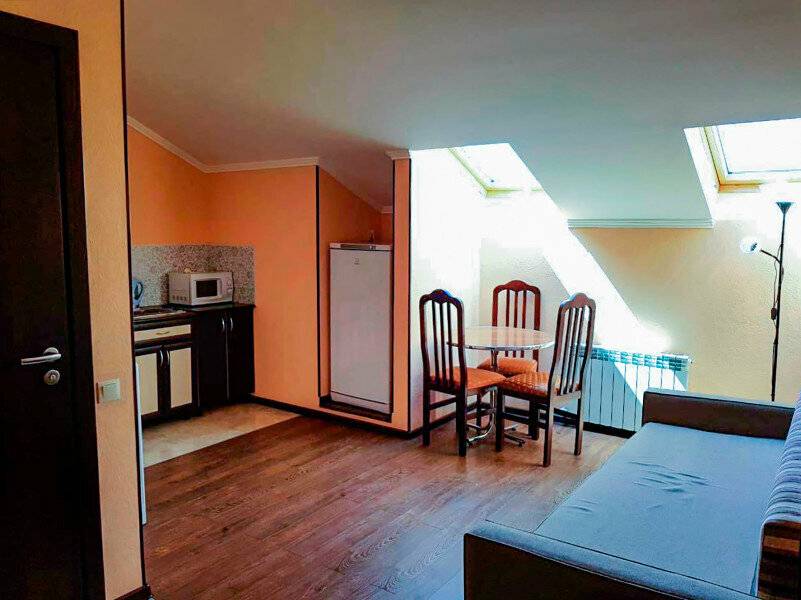 Фотографии номера Двухместный номер Делюкс с 1 кроватью или 2 отдельными кроватями и балконом в Гостинице Вавилон Геленджик