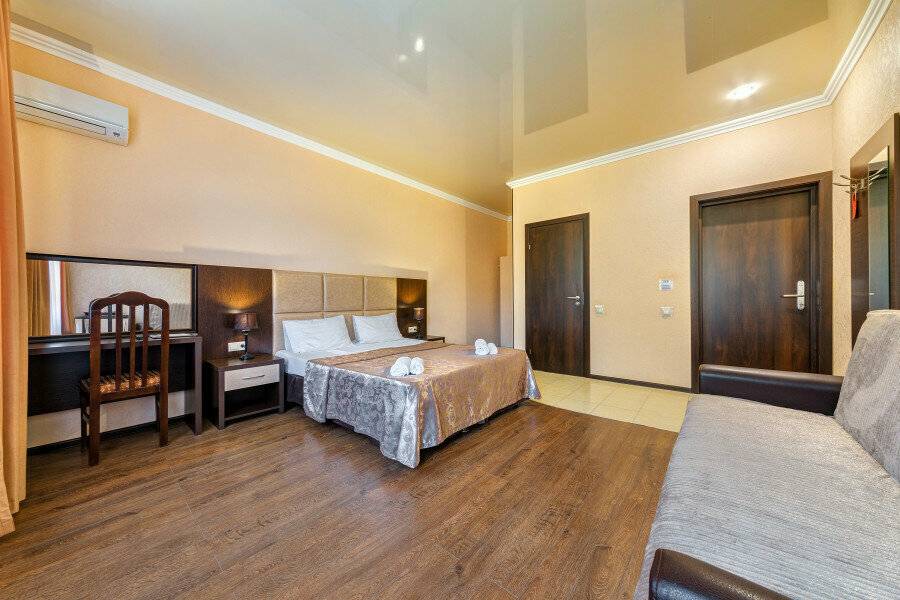 Фотографии номера Четырехместный номер в Гостинице Вавилон Геленджик