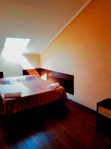 Фотографии номера Двухместный номер Делюкс с 1 кроватью или 2 отдельными кроватями и балконом в Гостинице Вавилон Геленджик