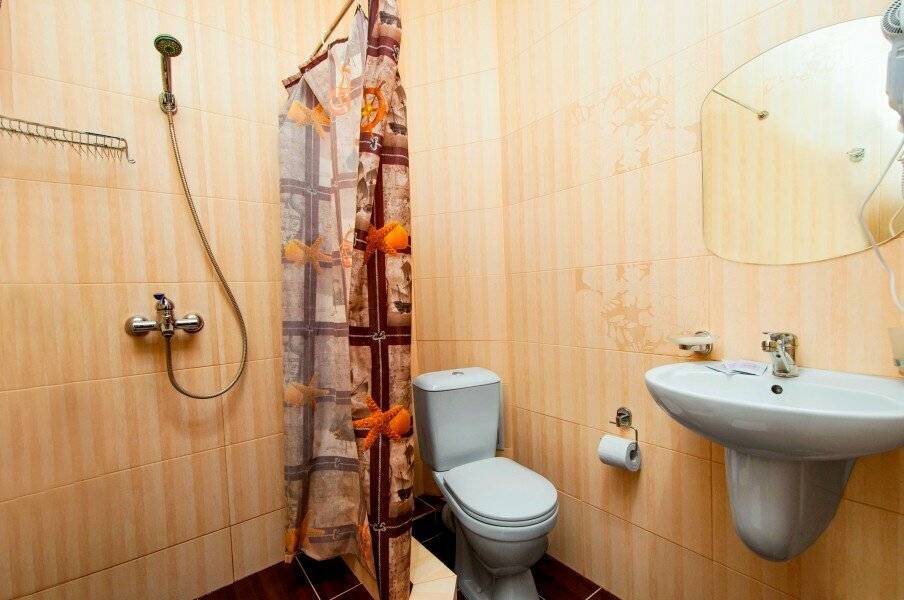 Фотографии номера Двухместный номер Делюкс с 1 кроватью или 2 отдельными кроватями и балконом в Гостинице Вавилон Геленджик